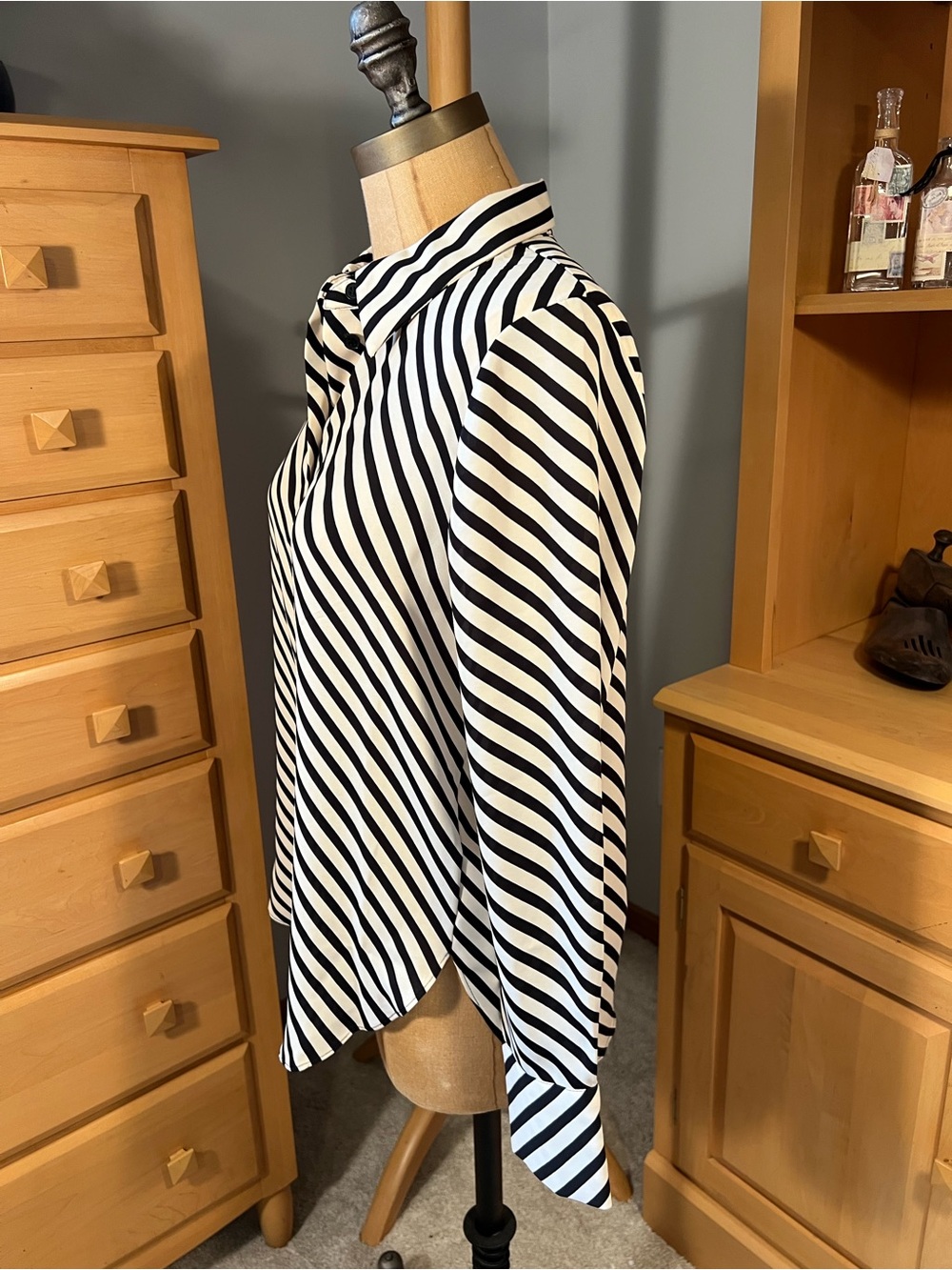 H&M Black and White Diagonal Stripe Button-Front Blouse - Picture 4 of 11